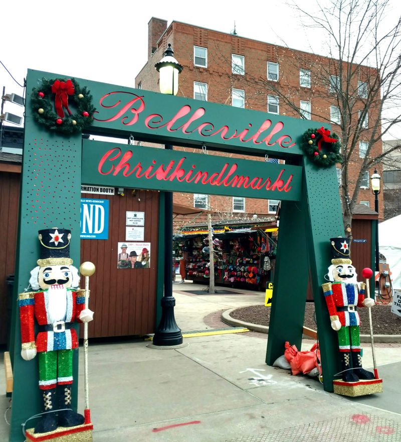 Illinois Christmas Markets That Fill Up Before You Know It - Decor Hint Belleville Christkindlmarkt
