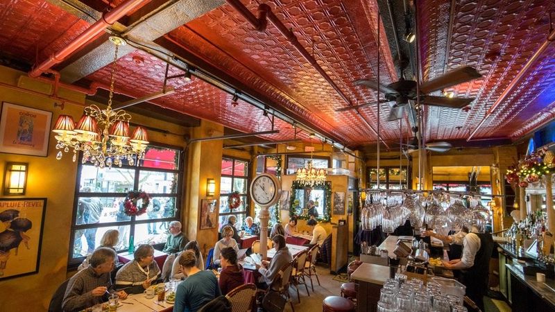 Vermont Seafood Restaurants Bringing Coastal Flavor To The Heart Of The Green Mountains - Decor Hint Leunig's Bistro & Café