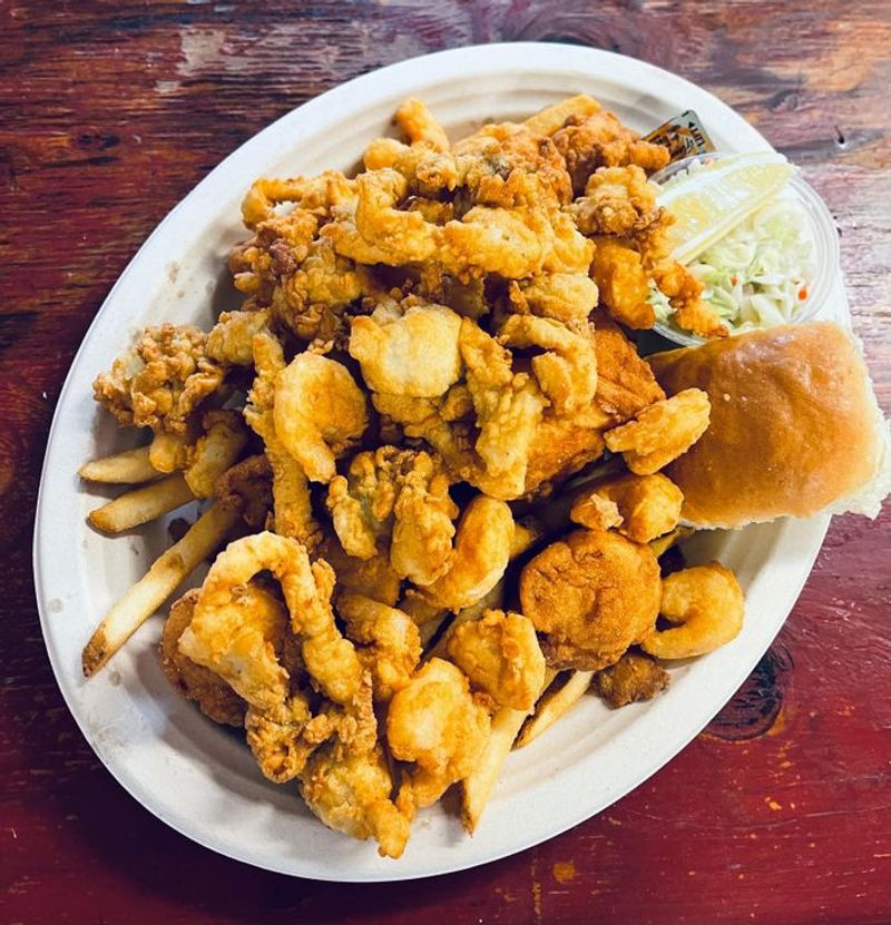 Maine's Top Lakeside Spots For Perfect Fish Fries - Decor Hint Fisherman's Catch, Wells