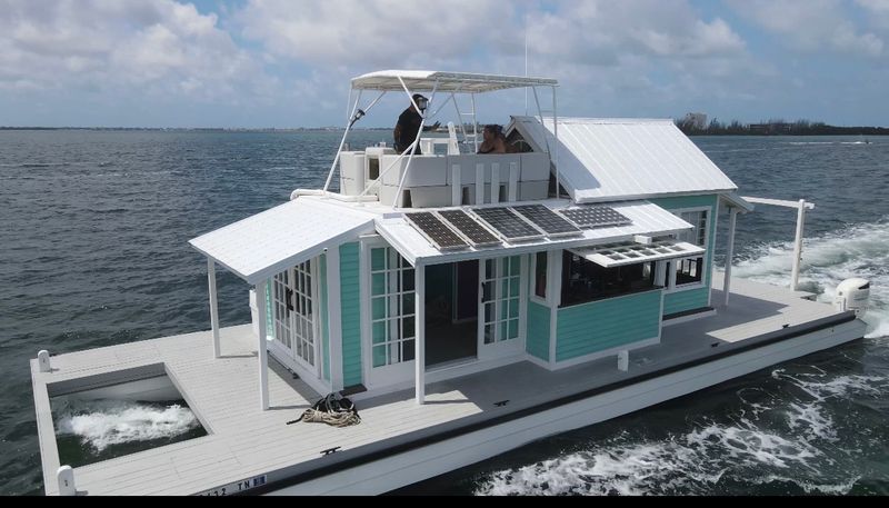 Shanty Pineapple Key West Houseboat