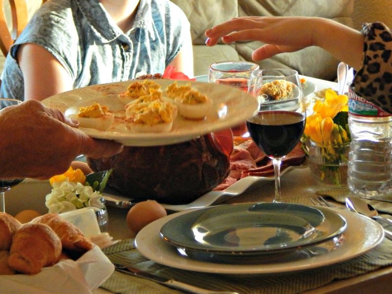 20 Old-School New York Table Habits Kids Today Wouldn't Believe - Decor Hint You Ate What Was Served