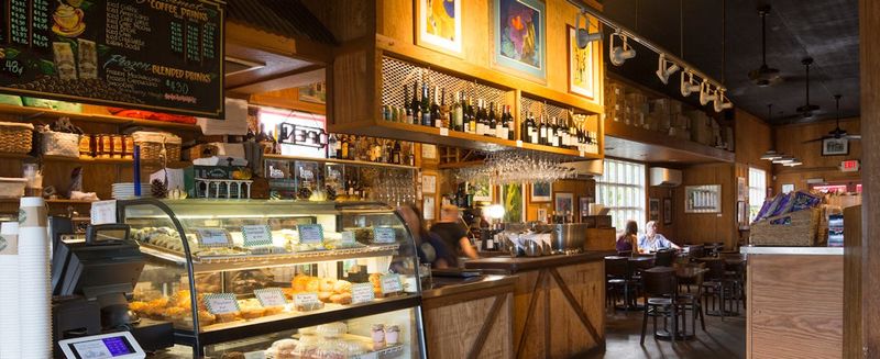 These Hawaii Seafood Shacks Are The Island Gems Locals Don't Want Tourists To Find - Decor Hint Kalapawai Market