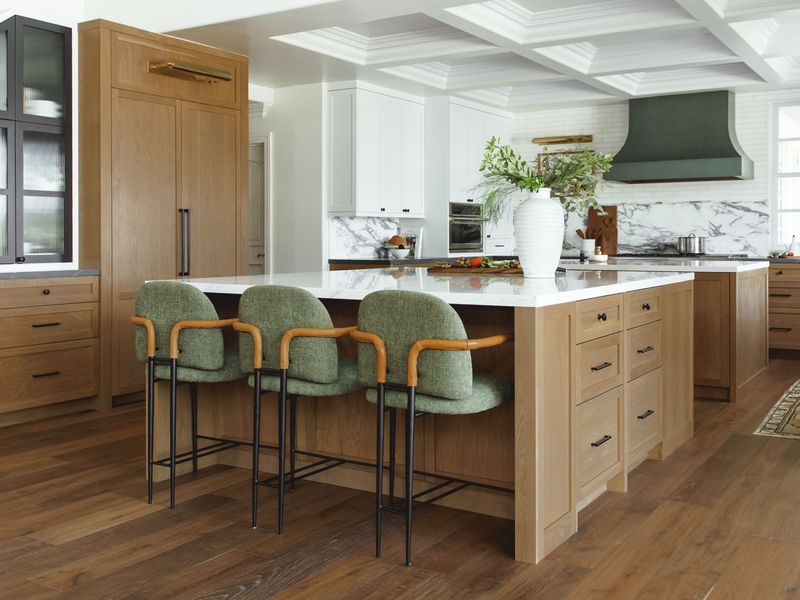 Kitchen Features New York Buyers Can't Get Enough Of In Today's Market - Decor Hint Kitchen Islands with Seating