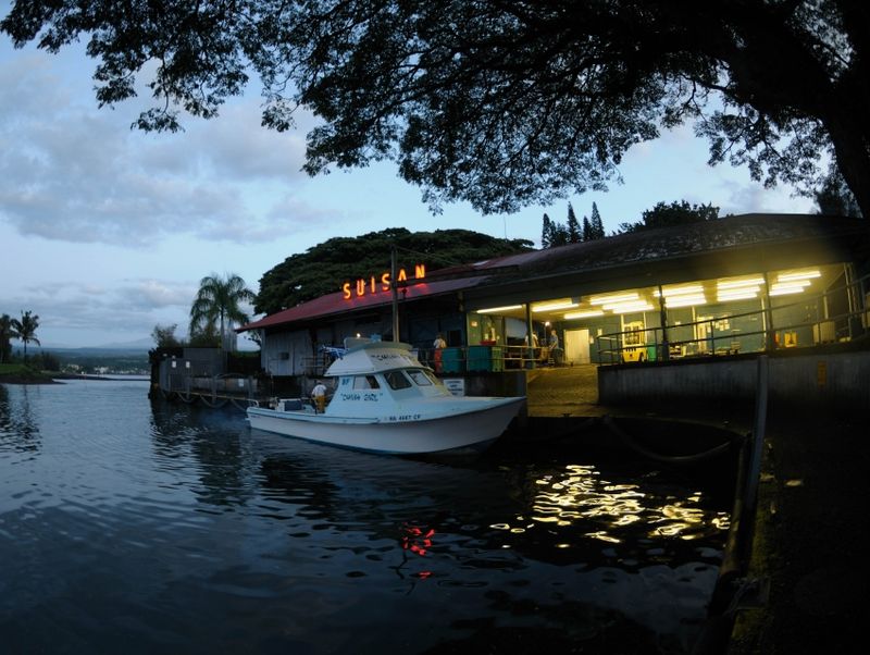 These Hawaii Seafood Shacks Are The Island Gems Locals Don't Want Tourists To Find - Decor Hint Suisan Fish Market