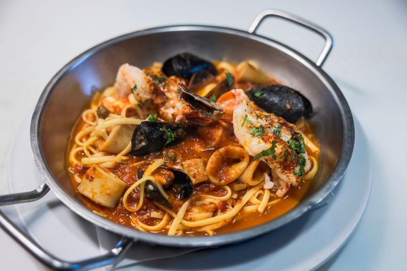 10 Illinois Pasta Restaurants Still Making Italian Classics The Traditional Way - Decor Hint Francesco's Hole In The Wall