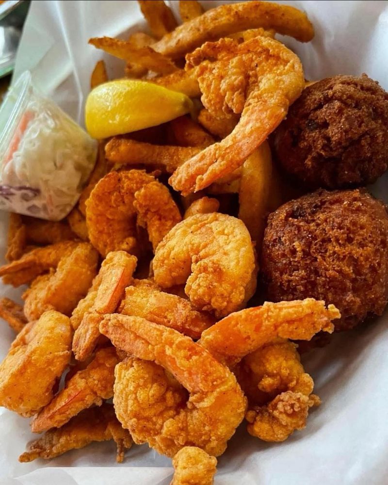 18 South Carolina Fried Fish Spots Locals Swear By For True Lowcountry Flavor - Decor Hint Low Country Fish Camp – Summerville