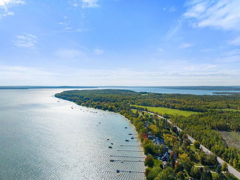Secret Michigan Lakes That Locals Hope Stay Under The Radar - Decor Hint Burt Lake