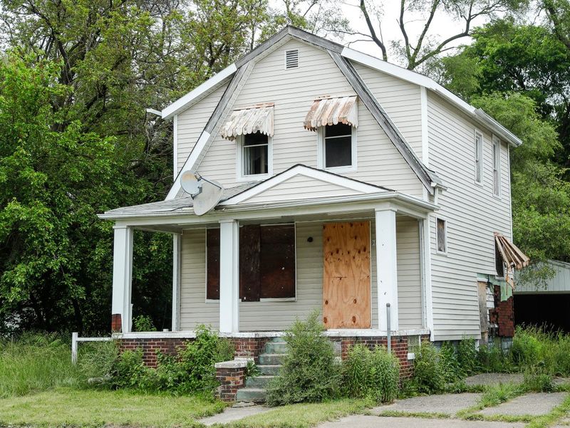 Foreclosed Single-Family Homes Awaiting Auction