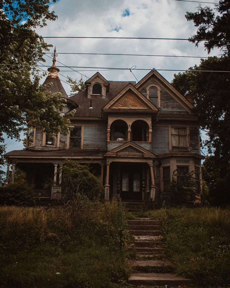 12 Ohio House Styles Falling Out Of Favor With Buyers - Decor Hint Unrestored Victorian Homes
