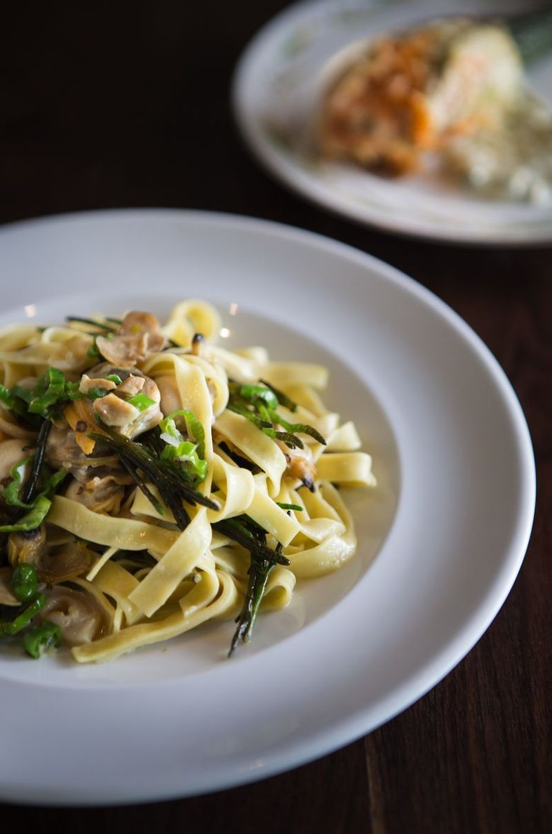 11 Washington Restaurants Locals Don't Want Tourists To Find - Decor Hint Salare in Seattle