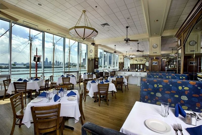 10 Illinois Seafood Restaurants Only Locals Really Know About - Decor Hint Riva Crabhouse