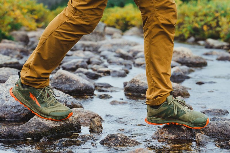 The Look Of Washington 8 Outdoor Trends Locals Love And 4 That Stand Out - Decor Hint Trail Running Shoes As Daily Footwear