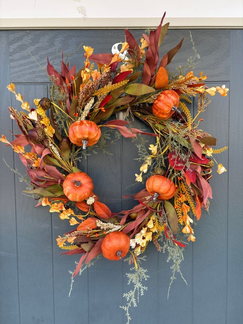 Nature-Inspired Wreaths Welcome Guests Beautifully