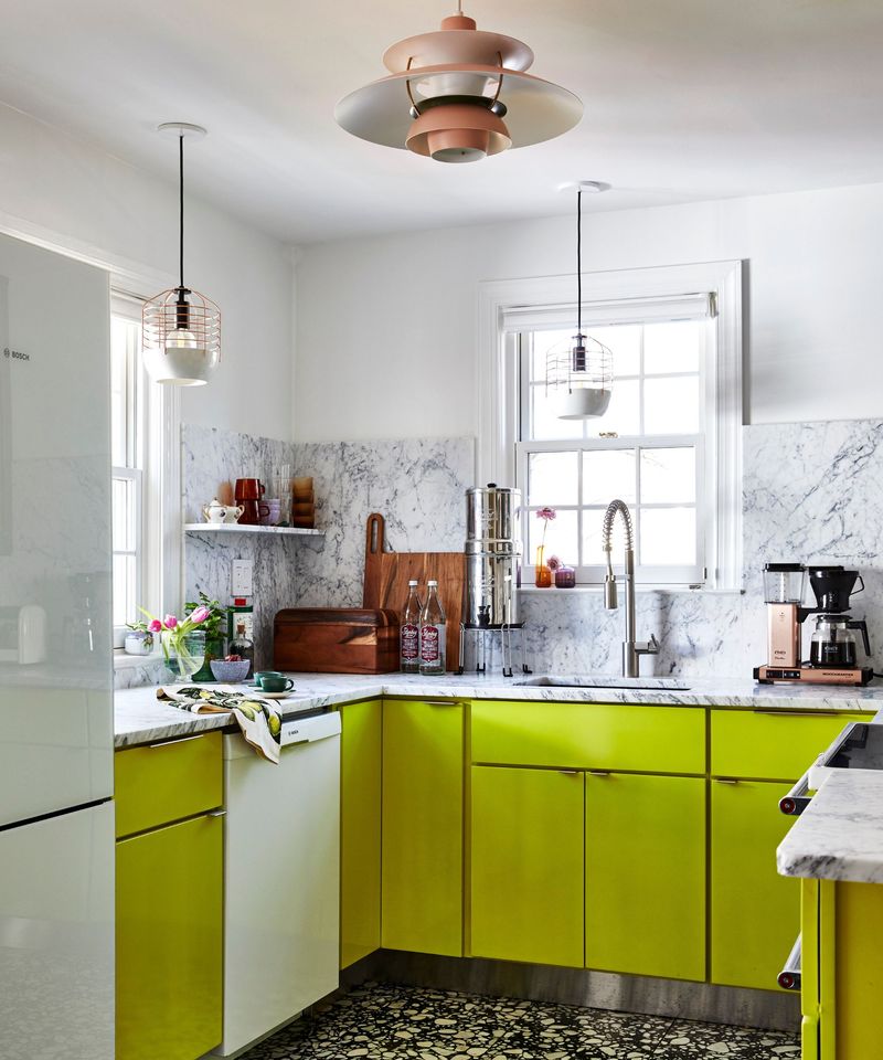 5 Kitchen Habits Tennessee Homebuyers Dislike And 5 They Simply Can't Stand - Decor Hint Showcasing Extremely Personalized or Bold Colors