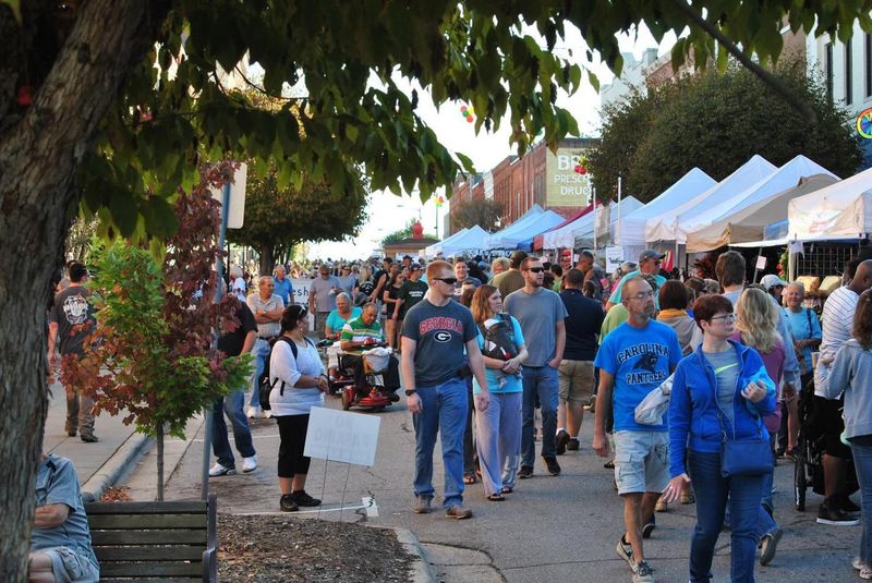 North Carolina Autumn Festivals Where The Food Steals The Spotlight - Decor Hint Brushy Mountain Apple Festival
