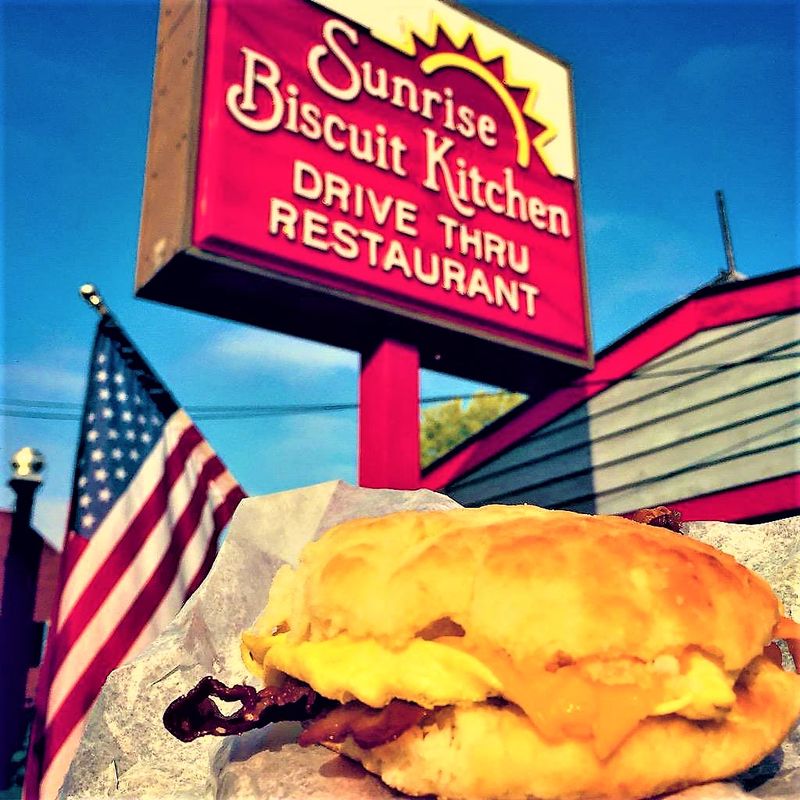 12 Family-Run Fried Chicken Restaurants In North Carolina - Decor Hint Sunrise Biscuit Kitchen