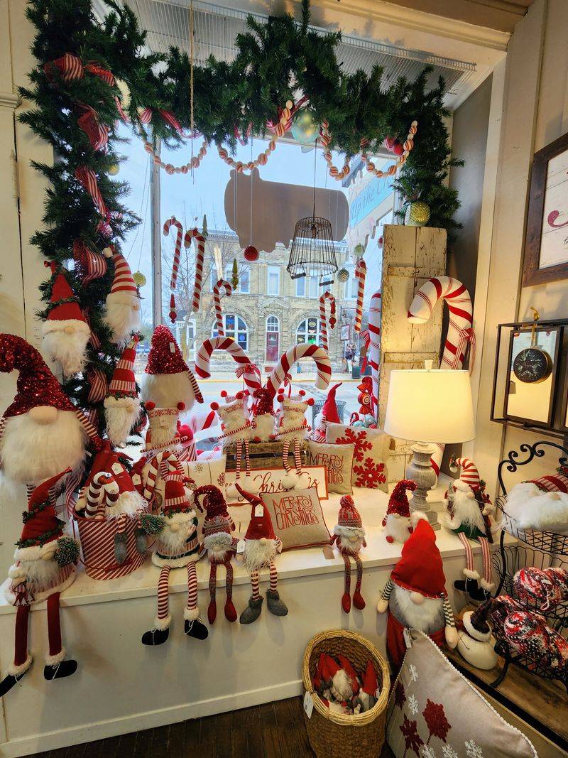 Why Visitors Are Flocking To This Wisconsin Village For Classic Winter Charm - Decor Hint Peak Atmosphere Arrives in Late November