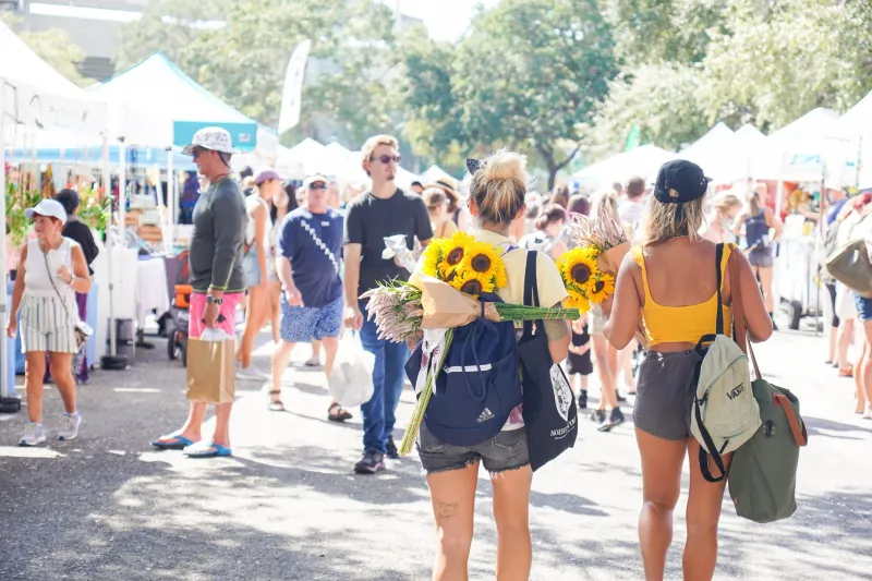 Holiday Markets In Tampa Bay Worth Visiting For Unique Gifts - Decor Hint St. Pete Saturday Morning Market Holiday Edition