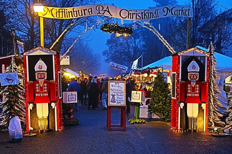 20 Pennsylvania Fall Festivals You'll Want To Experience At Least Once In 2025 - Decor Hint Mifflinburg Christkindl Market