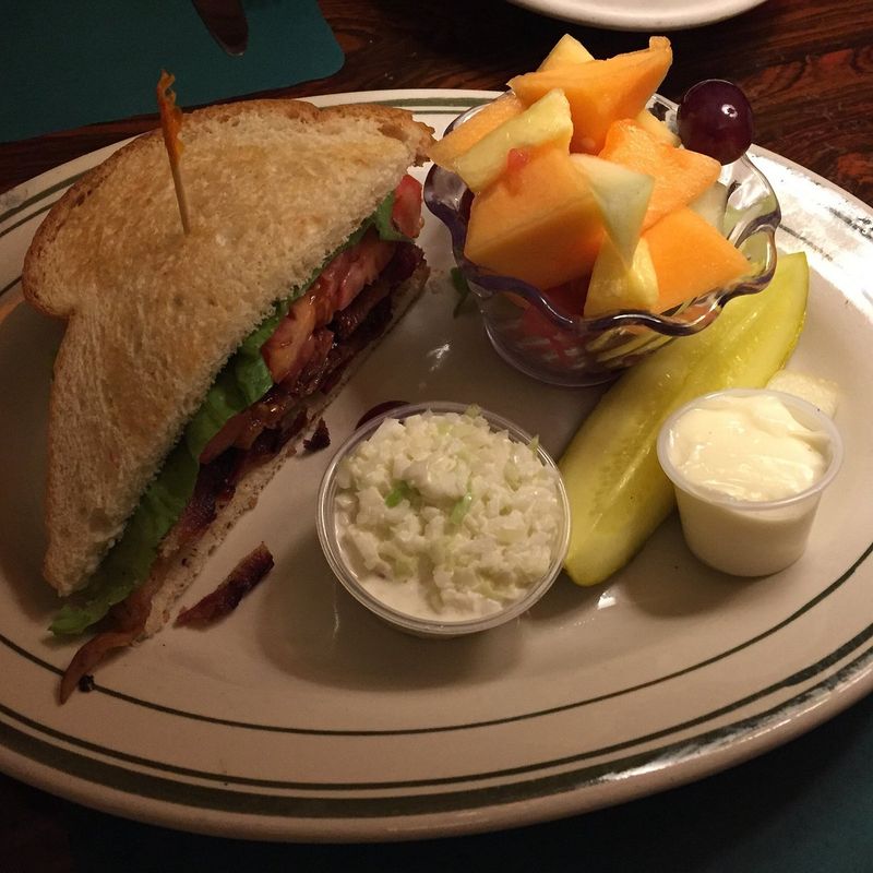 You Haven't Really Eaten In Illinois Until You've Tried These 15 Fish Fries - Decor Hint Hackney's on Lake - Glenview
