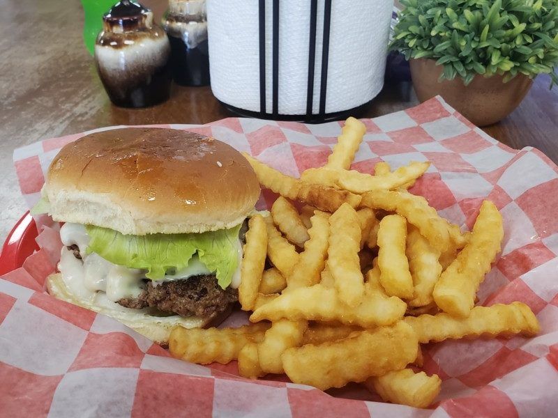 20 Tennessee Tenderloin Restaurants Making The Volunteer State A Foodie Favorite - Decor Hint Halfway Market and Diner – Franklin