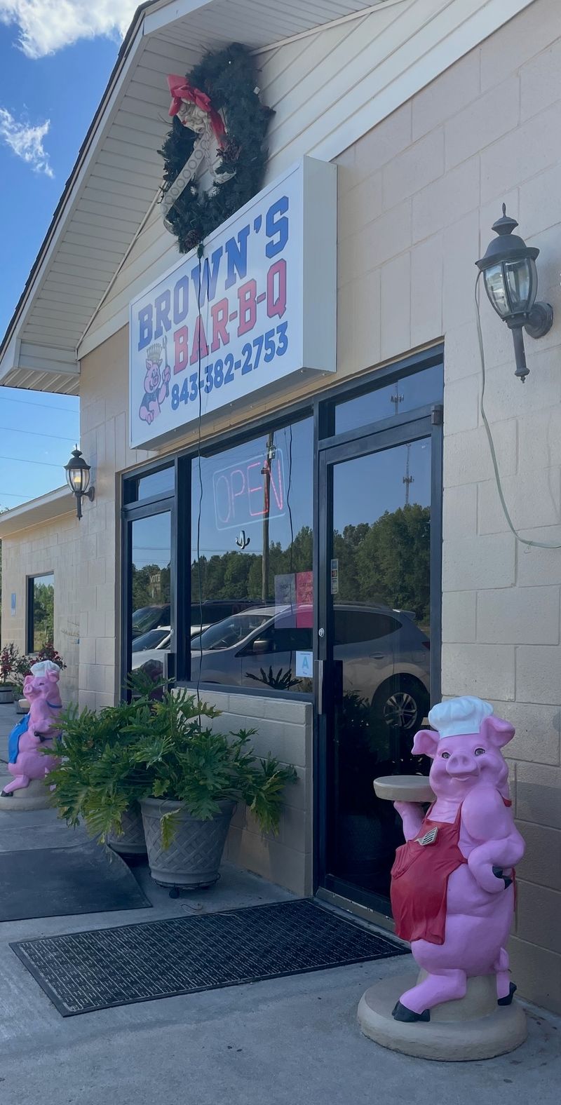 South Carolina Retro Buffets That Still Feel Like A Sunday Tradition - Decor Hint Brown's Bar-B-Q in Summerton