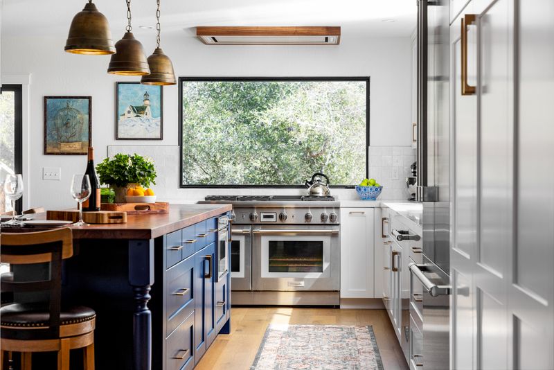 Californian Kitchens Where Warm Minimalism And Natural Luxury Collide - Decor Hint Floor-To-Ceiling Windows Framing Nature