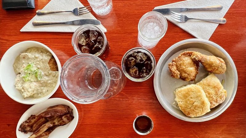 Gussie's Chicken & Waffles