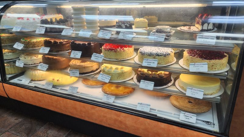 This Coastal Maryland Diner Sets The Standard For Friday Night Fish - Decor Hint Atmosphere That Balances Casual And Special