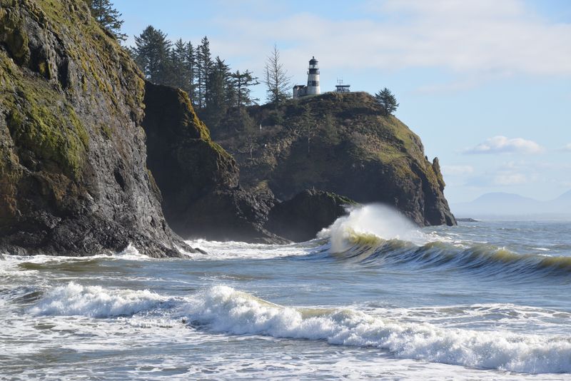 9 Washington Coastal Towns Locals Say Are Packed With Tourists - Decor Hint Ilwaco & Cape Disappointment
