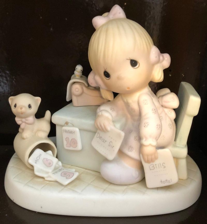 7 Indiana Collectibles Losing Value Fast While 4 Are Now Almost Worthless - Decor Hint Precious Moments Figurines
