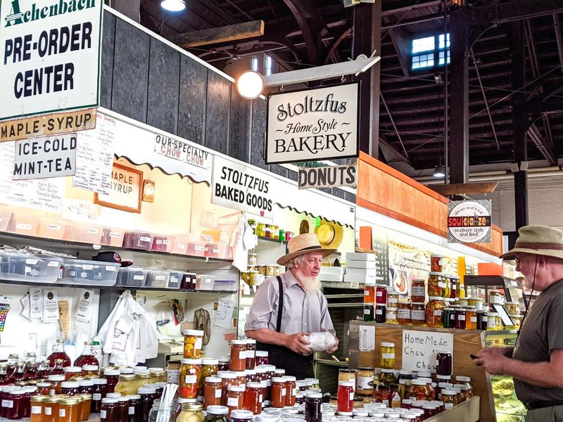 20 Pennsylvania Fall Festivals You'll Want To Experience At Least Once In 2025 - Decor Hint Lancaster Central Market Holiday Shopping