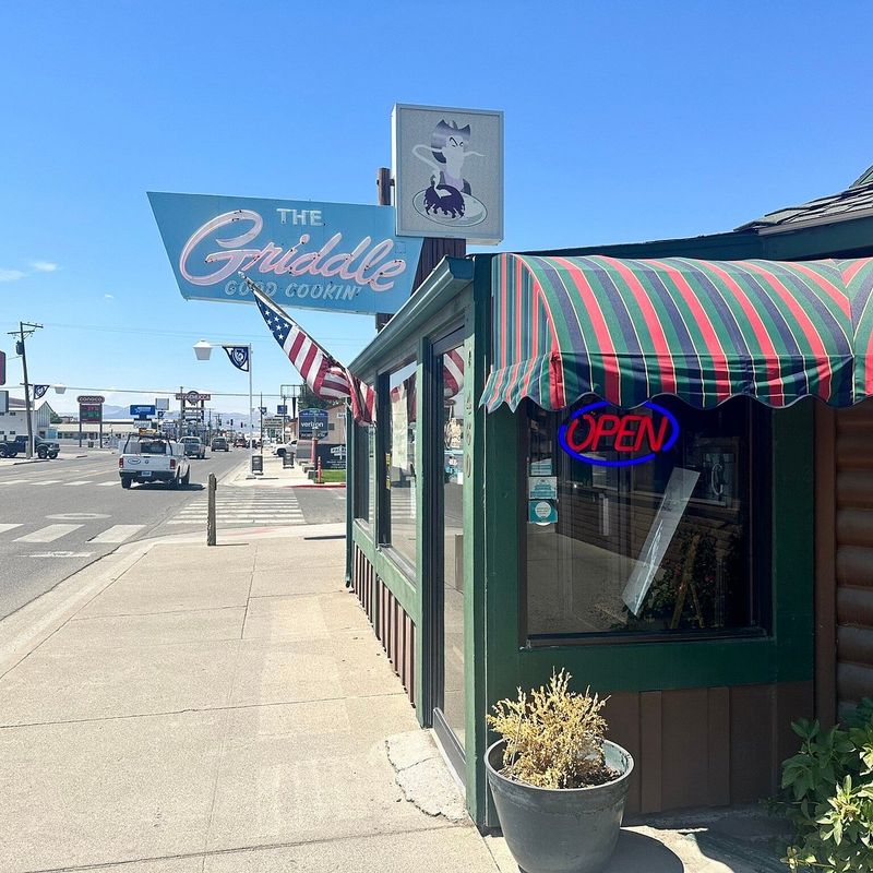 13 Retro Diners Across Nevada Serving Up Comfort Food Just Like The Good Old Days - Decor Hint The Griddle