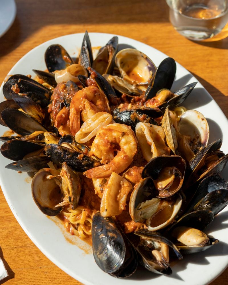 New York Seafood Shacks Only Locals Know For Authentic Seaside Taste - Decor Hint Inlet Seafood Restaurant