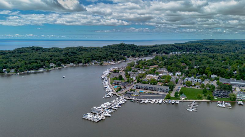 15 Michigan Lake Towns Overrun By Visitors, Locals Say - Decor Hint Saugatuck