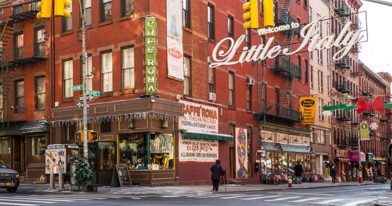 22 New York Tourist Traps Every Local Knows To Avoid (Here's What To Do Instead) - Decor Hint Manhattan's Little Italy