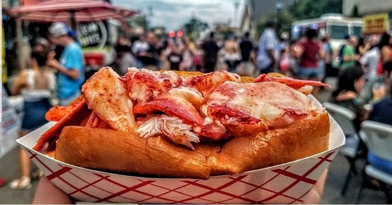 North Carolina Lobster Roll Spots Serving Fresh, Simple Perfection - Decor Hint Lobster Dogs Pub & Deli