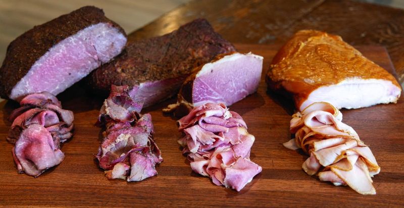 R Farmers' Market & Kitchen