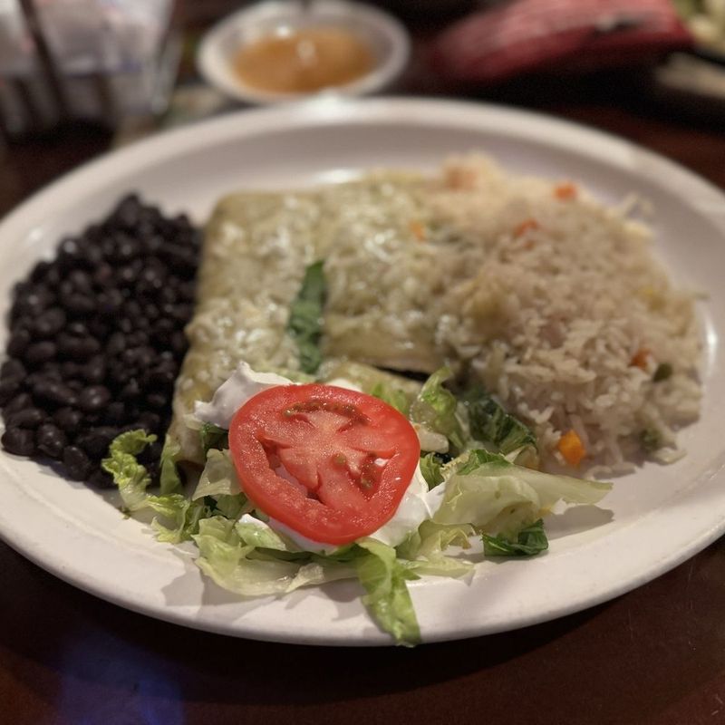 New England's Best Taco & Burrito Places For Coastal-Mex Cuisine - Decor Hint Acapulcos Mexican Family Restaurant