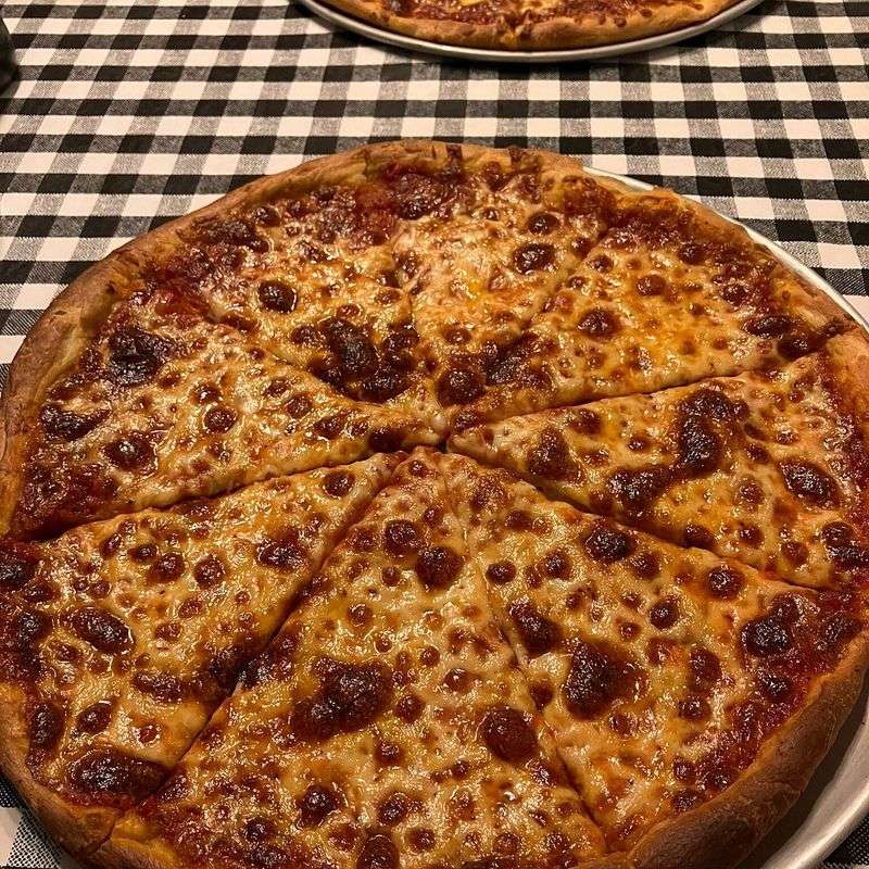 11 Pizza Spots In Ohio Where Tradition Never Changed - Decor Hint Mama Santa's