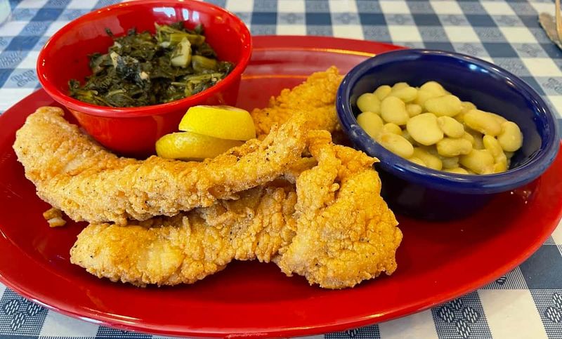 22 Mississippi Spots Serving The Friday Fish Fry Locals Crave Most - Decor Hint Shivers Creek Catfish House Express