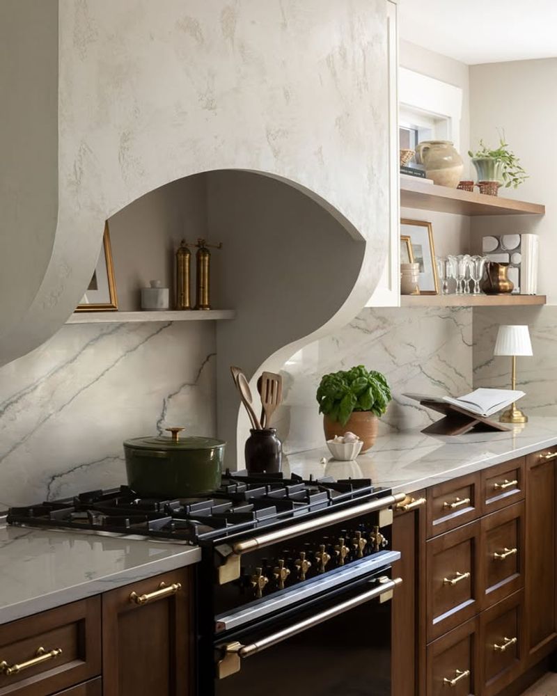 Californian Kitchens Where Warm Minimalism And Natural Luxury Collide - Decor Hint Plaster Range Hoods With Sculptural Presence