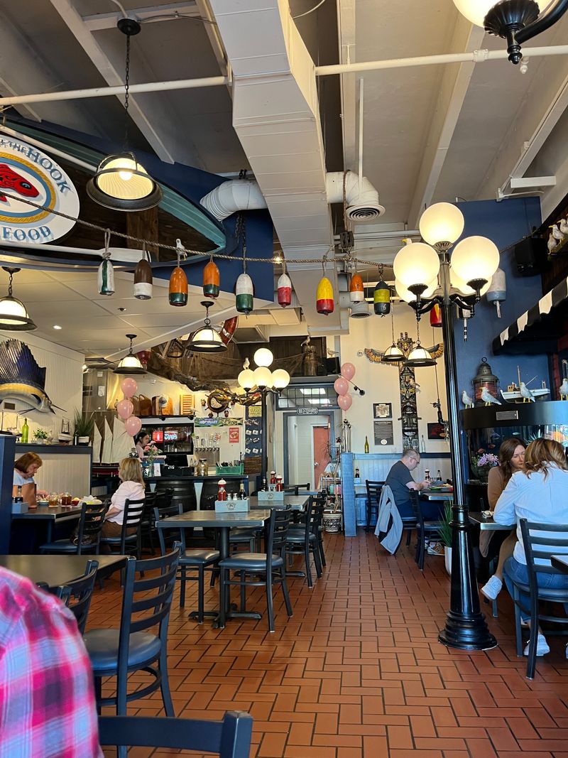 10 Idaho Spots Serving Lobster Rolls Like A Pro - Decor Hint Fresh Off the Hook