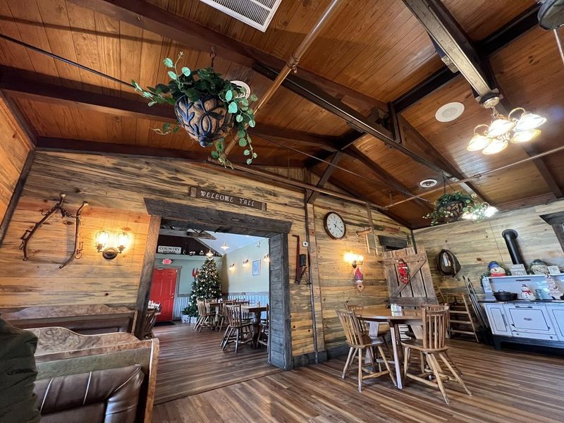 20 Tennessee Tenderloin Restaurants Making The Volunteer State A Foodie Favorite - Decor Hint Log Cabin Restaurant – Hurricane Mills