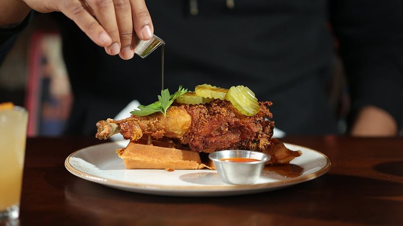 18 New York Restaurants Where Fried Chicken Still Tastes Like Grandma Made It - Decor Hint Red Rooster Harlem