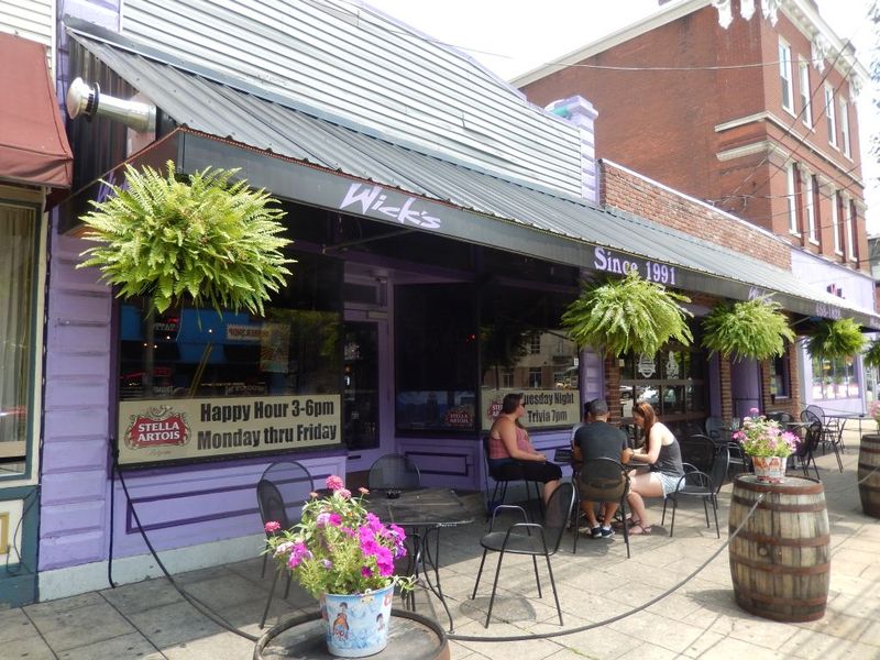 14 Kentucky Pizza Spots Locals Swear Beat The Big Chains Hands Down - Decor Hint Wick's Pizza Parlor