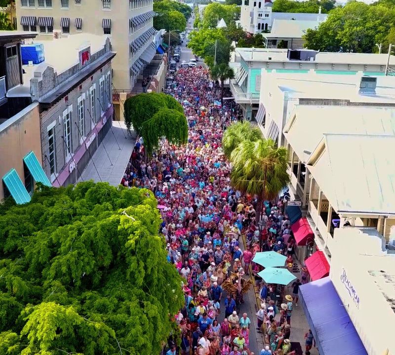 10 Florida Beach Towns So Crowded Locals Avoid Them Altogether - Decor Hint Key West