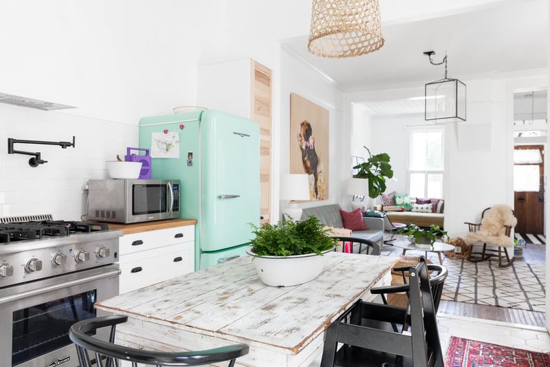 Avoid These 9 Common Mistakes In Wisconsin Kitchens, And Try These 9 Stylish Alternatives - Decor Hint Mismatched Appliance Finishes Create Visual Confusion