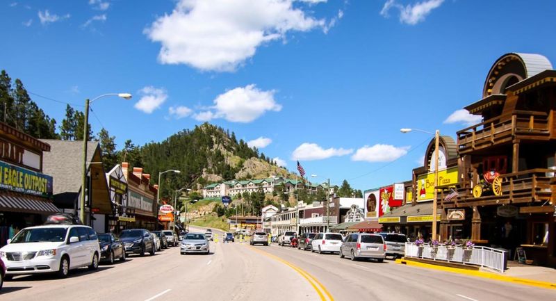15 Small Towns In South Dakota Worth Visiting - Decor Hint Keystone