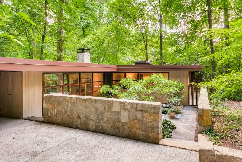 5 Atlanta Home Styles Losing Appeal And 7 Buyers Are Chasing - Decor Hint Mid-Century Modern Homes